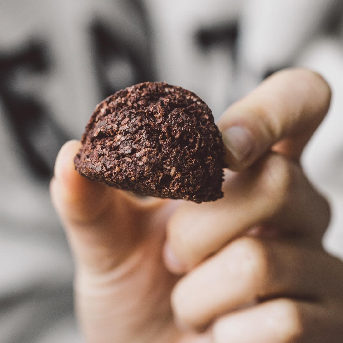 Macaroons | Cacao & Raspberry
