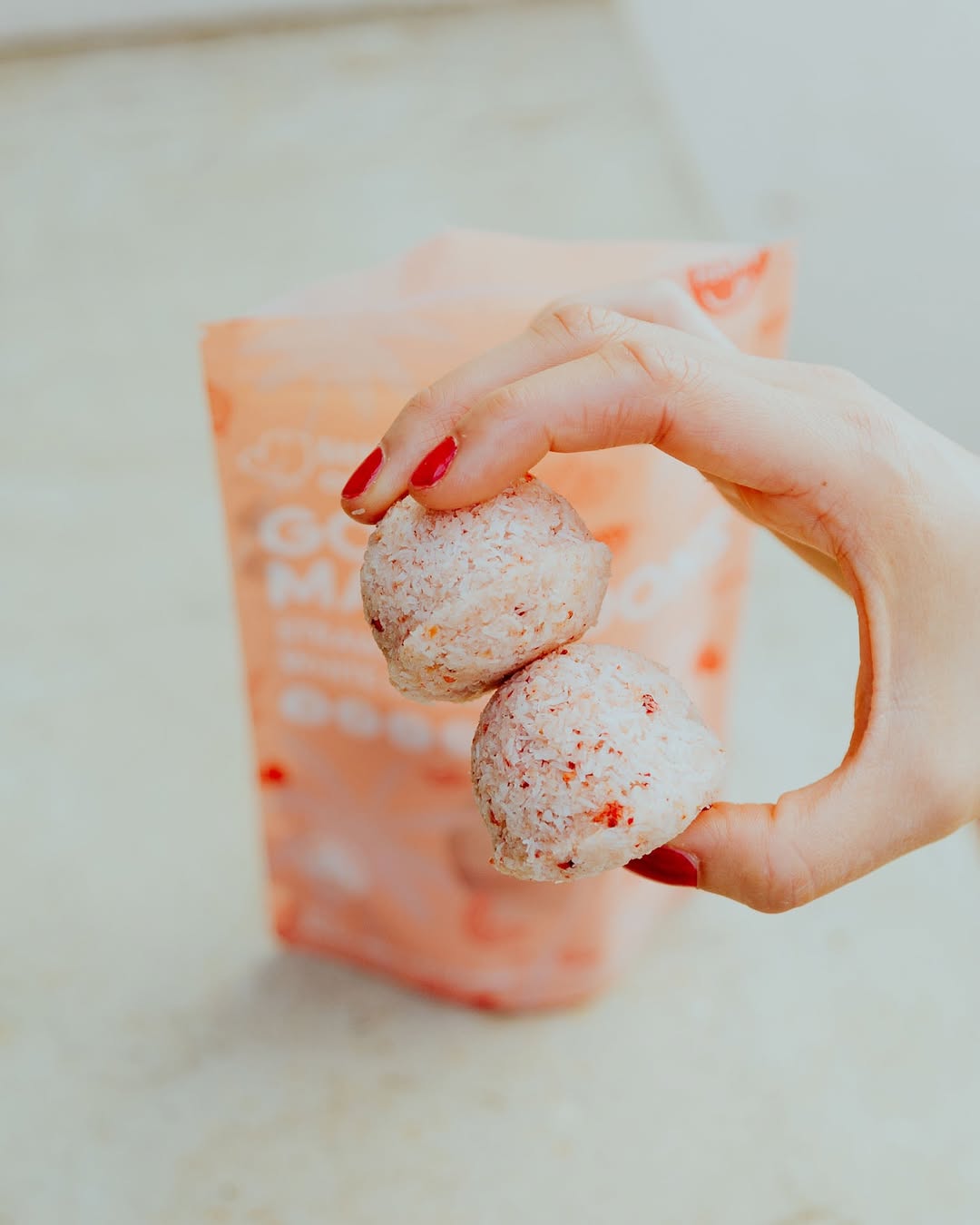 Macaroons | Strawberry & White Cacao